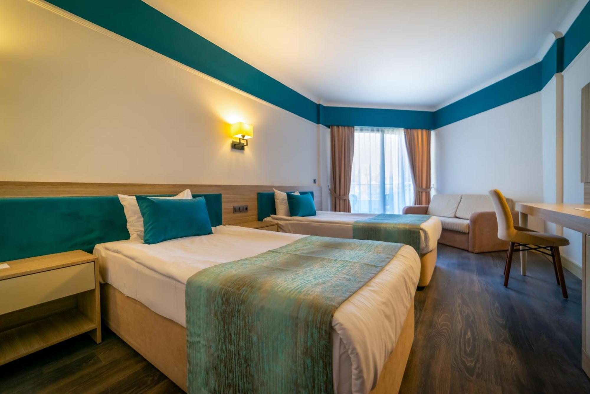 Курортний комплекс Amara Family