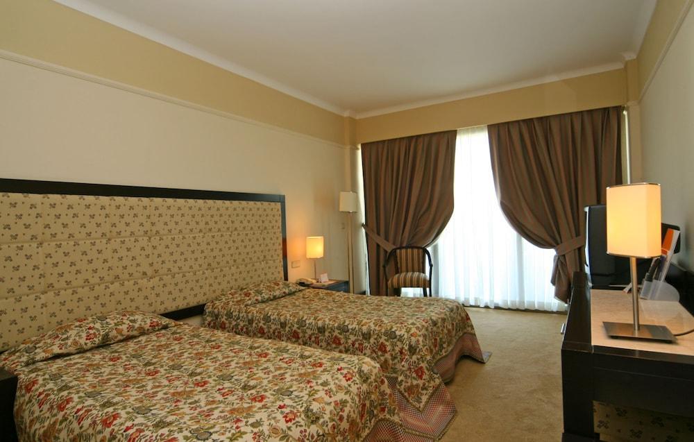 Amara Family 5*
